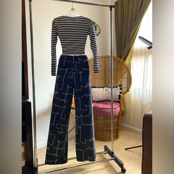 High Rise Wide Scribble Jeans - Picture 8 of 10